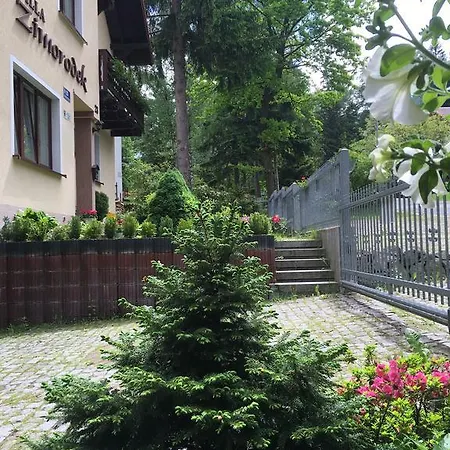 Zimorodek Poczuj Z Nami Magie Karpacza Spacerujac Do Centrum Widok Na Sniezke